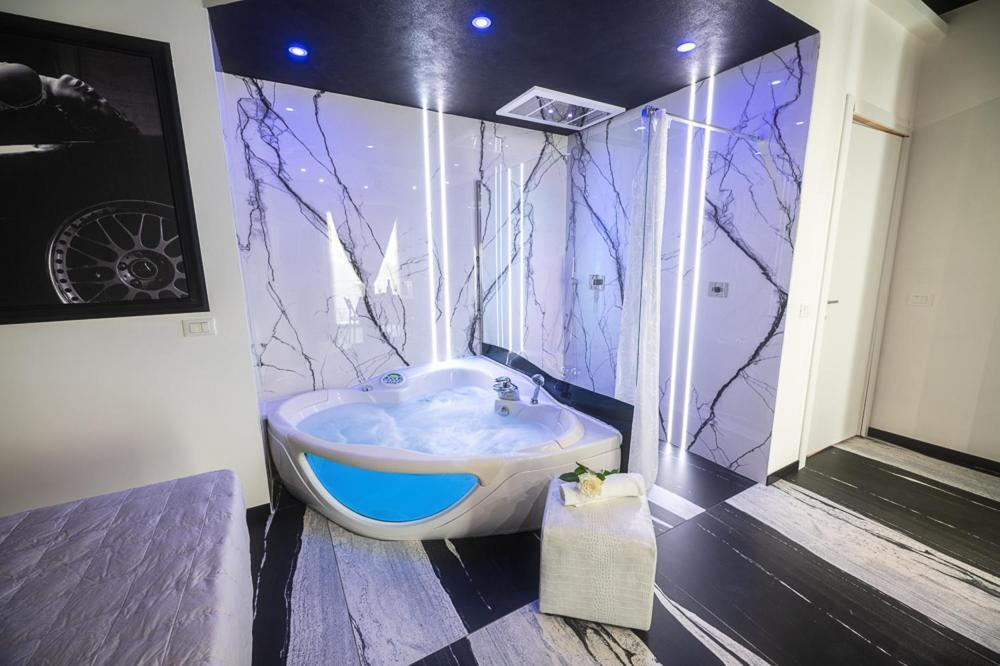 Appartement Garda Fantasy Jacuzzi Sauna Piscina *